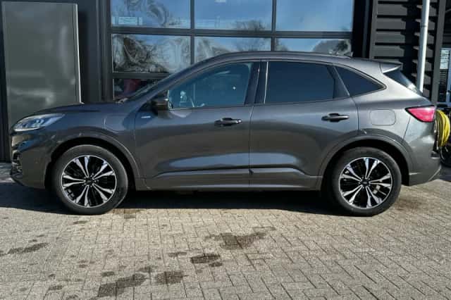 Ford Kuga (2022) thumbnail 3