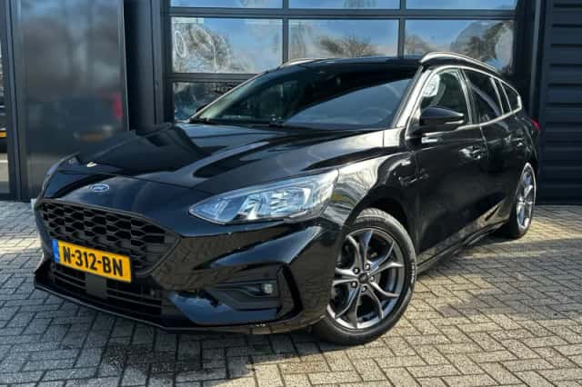 Ford Focus (2021) thumbnail 1
