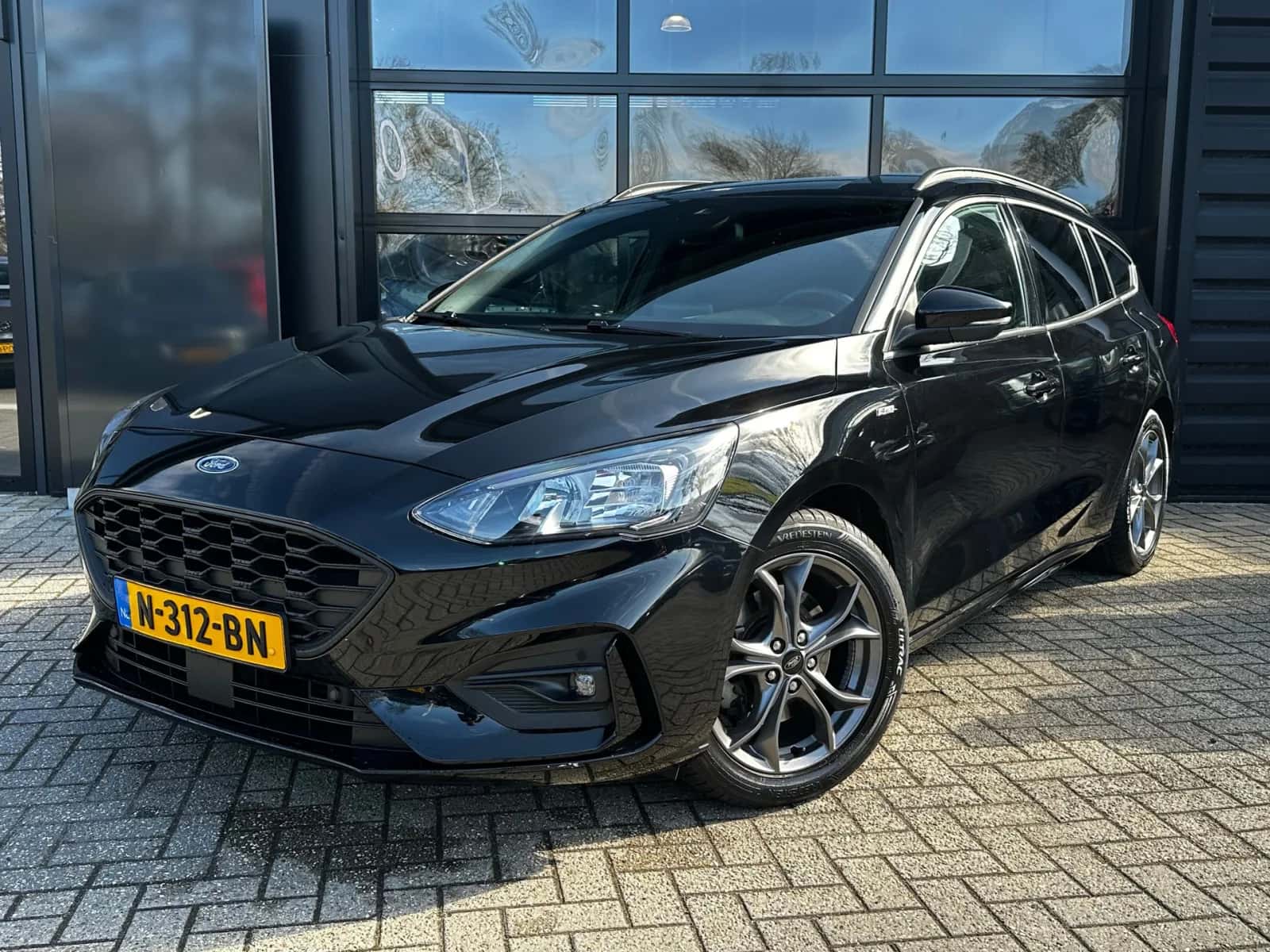Ford Focus (2021) — foto 1