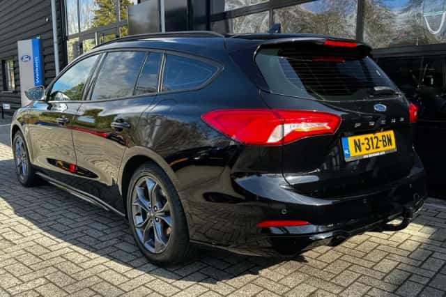 Ford Focus (2021) thumbnail 4