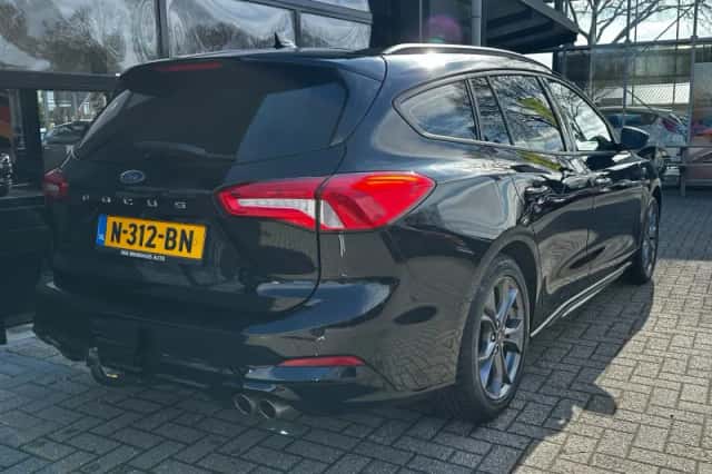 Ford Focus (2021) thumbnail 6