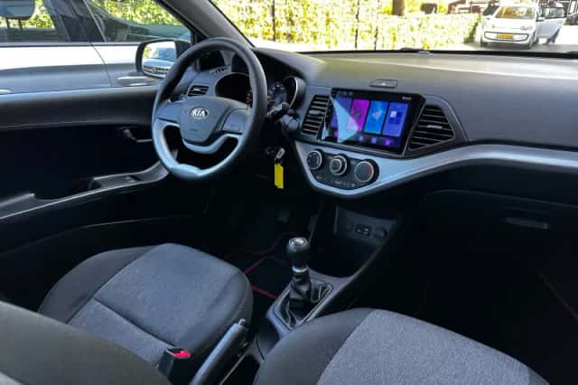 Kia Picanto (2017) thumbnail 21