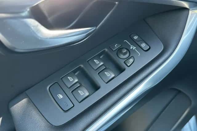 Volvo V40 (2019) thumbnail 11