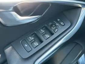 Volvo V40 (2019) thumbnail 11