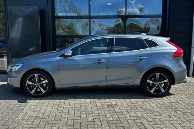 Volvo V40 (2019) thumbnail 3