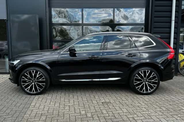 Volvo XC60 (2021) thumbnail 3