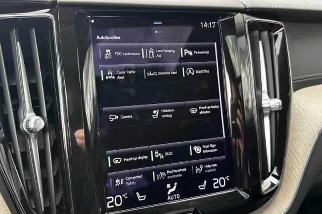 Volvo XC60 (2021) thumbnail 25