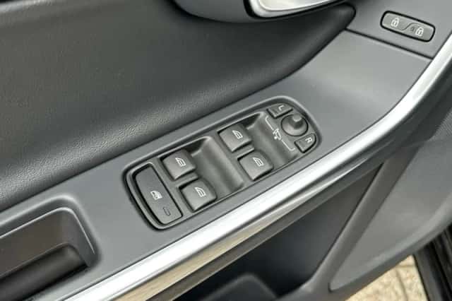 Volvo V60 (2018) thumbnail 11