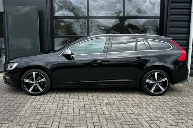Volvo V60 (2018) thumbnail 3