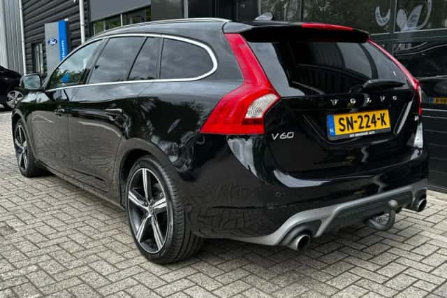 Volvo V60 (2018) thumbnail 4