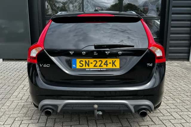 Volvo V60 (2018) thumbnail 5