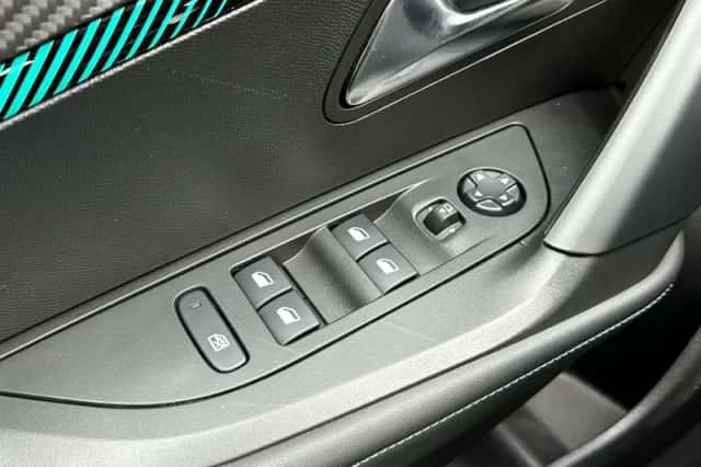 Peugeot 2008 (2022) thumbnail 11