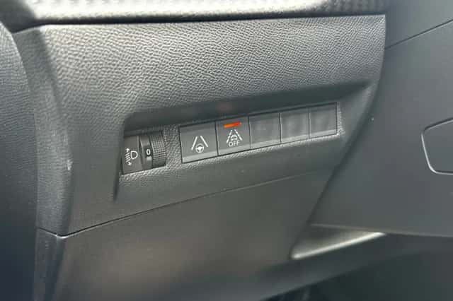 Peugeot 2008 (2022) thumbnail 12