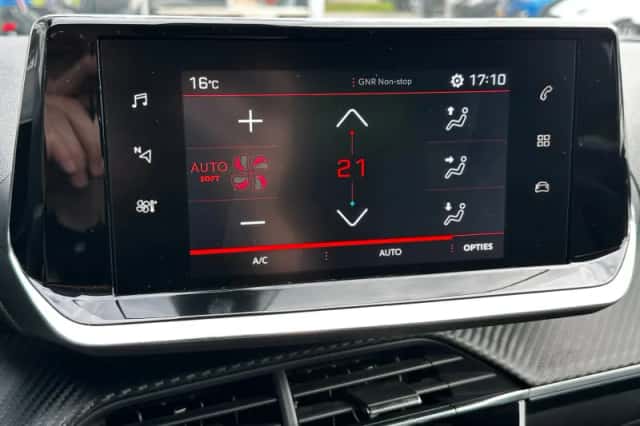 Peugeot 2008 (2022) thumbnail 19