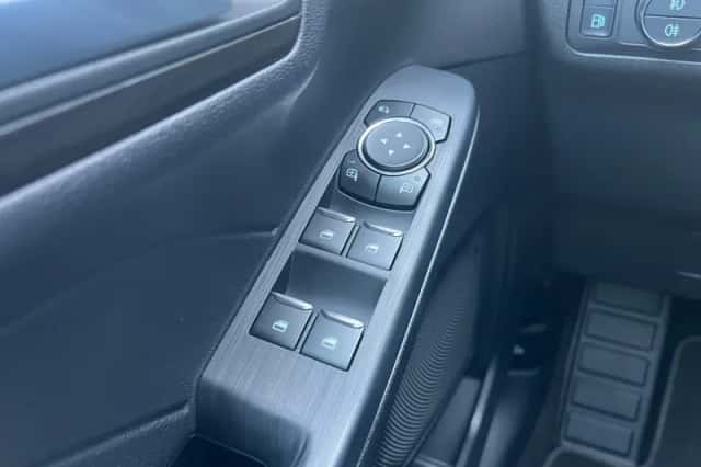 Ford Kuga (2023) thumbnail 12