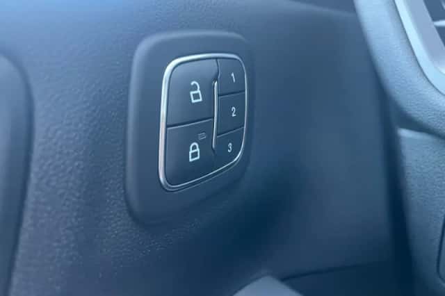 Ford Kuga (2023) thumbnail 13