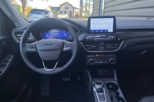 Ford Kuga (2023) thumbnail 4