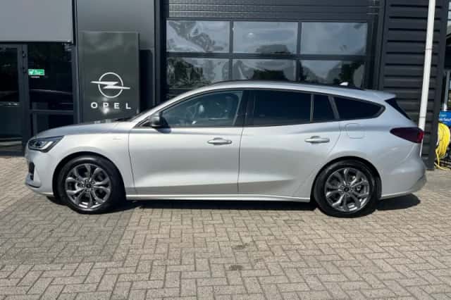 Ford Focus (2024) thumbnail 2