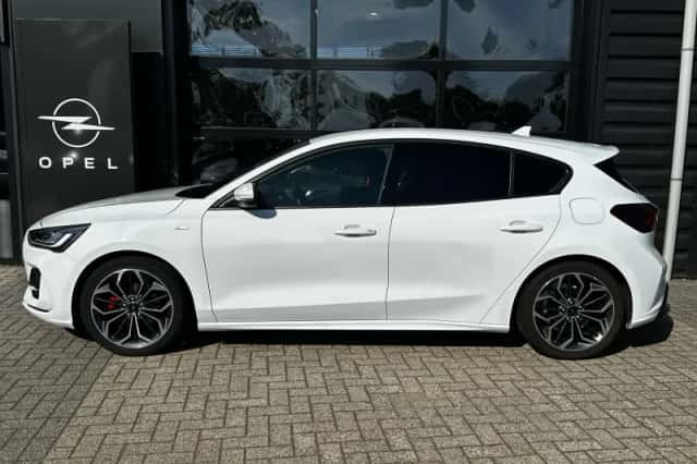 Ford Focus (2024) thumbnail 3