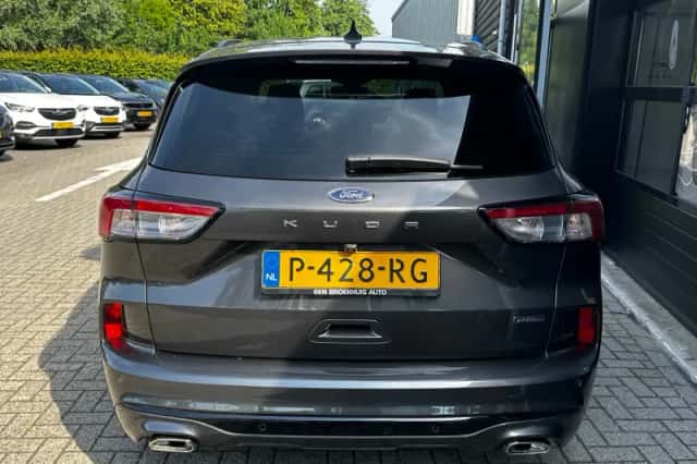 Ford Kuga (2022) thumbnail 5