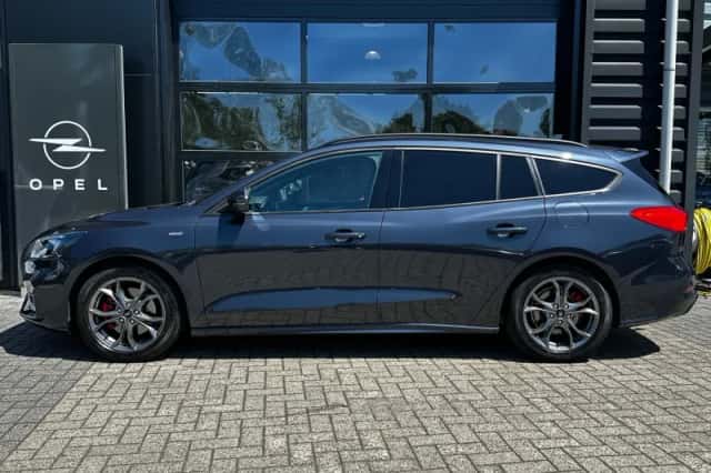 Ford Focus (2021) thumbnail 3