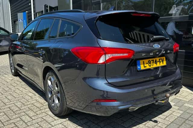 Ford Focus (2021) thumbnail 4
