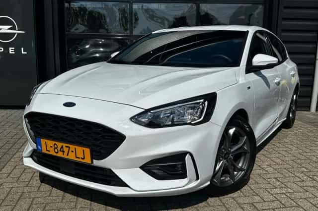 Ford Focus (2021) thumbnail 1
