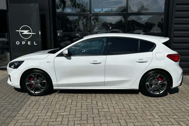 Ford Focus (2021) thumbnail 3