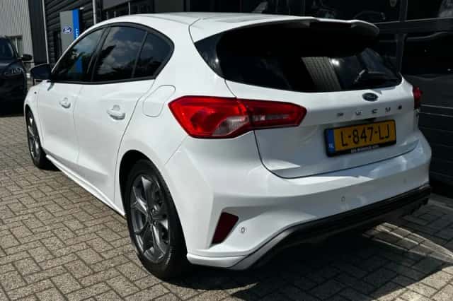 Ford Focus (2021) thumbnail 4