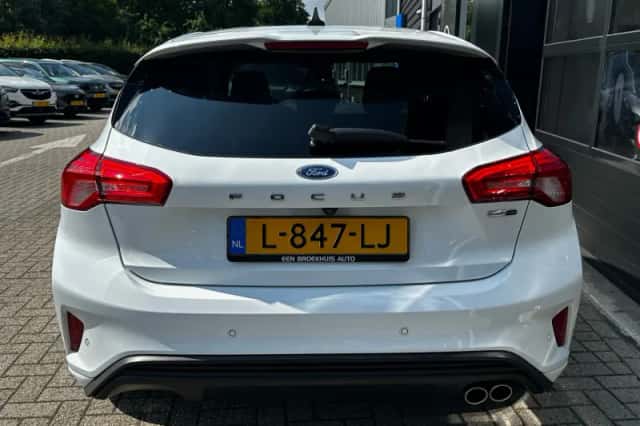 Ford Focus (2021) thumbnail 5