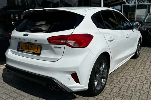Ford Focus (2021) thumbnail 6