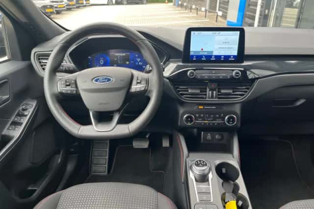 Ford Kuga (2023) thumbnail 6