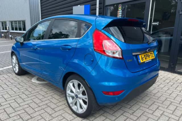 Ford Fiesta (2014) thumbnail 4