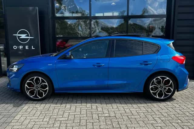 Ford Focus (2021) thumbnail 3