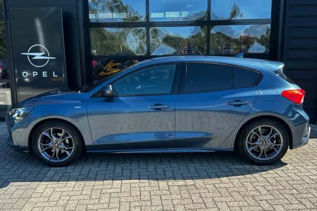 Ford Focus (2020) thumbnail 3