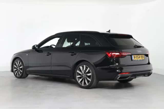 Audi A4 (2022) thumbnail 2