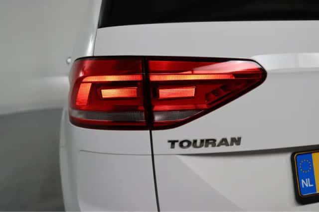 Volkswagen Touran (2018) thumbnail 31