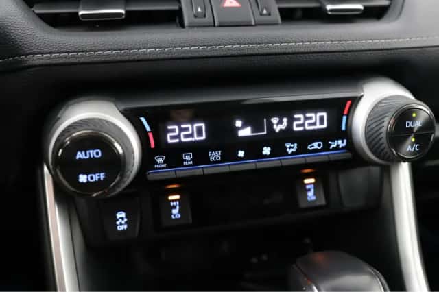 Toyota RAV4 (2023) thumbnail 18