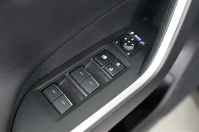 Toyota RAV4 (2023) thumbnail 25