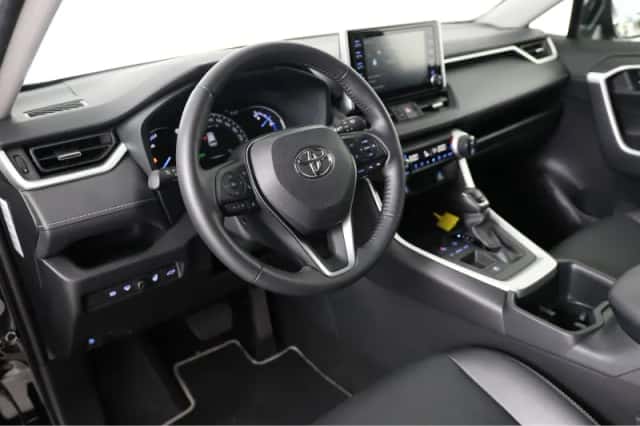 Toyota RAV4 (2023) thumbnail 5