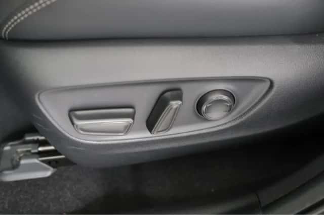Toyota RAV4 (2023) thumbnail 7
