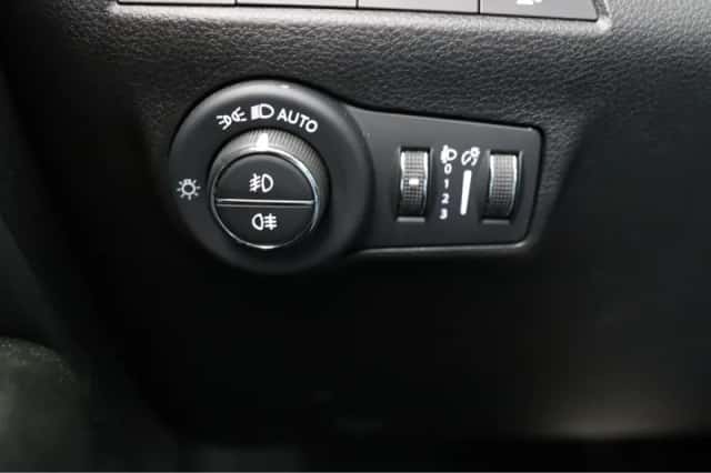 Jeep Compass (2022) thumbnail 24