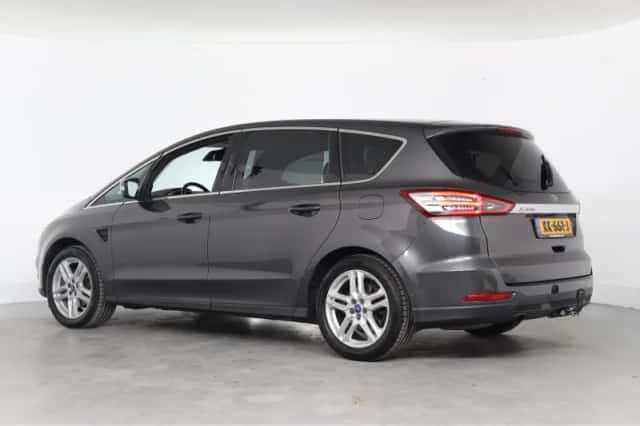 Ford S-Max (2016) thumbnail 3