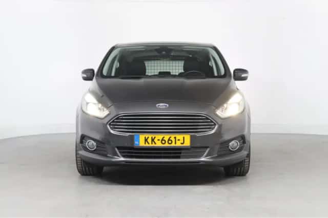 Ford S-Max (2016) thumbnail 10