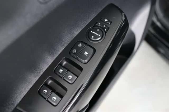 Kia Picanto (2022) thumbnail 21
