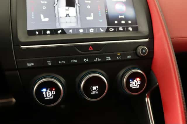 Jaguar E-Pace (2018) thumbnail 9