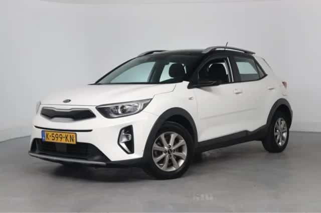 Kia Stonic (2021) thumbnail 1
