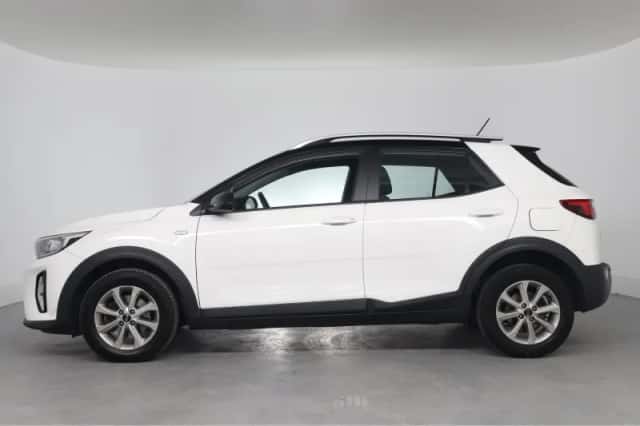 Kia Stonic (2021) thumbnail 2