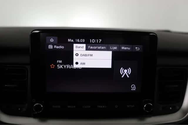 Kia Stonic (2021) thumbnail 15