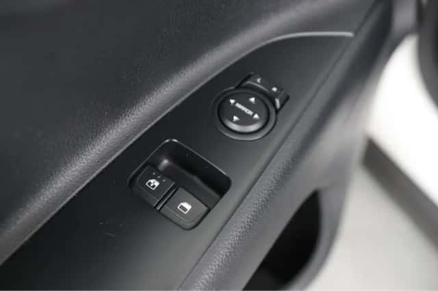 Kia Stonic (2021) thumbnail 25